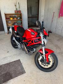 Ducati monster 696