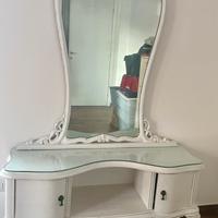 Toeletta anni 60 restaurata con specchiera vintage