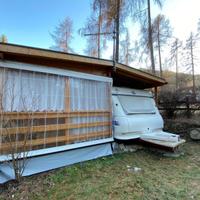 Roulotte stanziale con casetta in legno