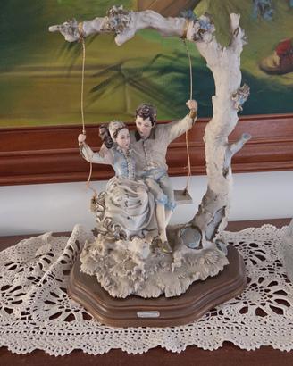 Statua Capodimonte "innamorati sull'altalena" 