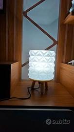 Lampada da tavolo design origami con treppiede