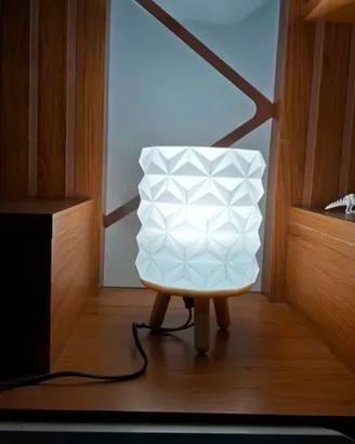 Lampada da tavolo design origami con treppiede