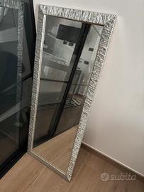 Specchio su cornice argento