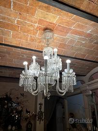 Antico lampadario di cristallo