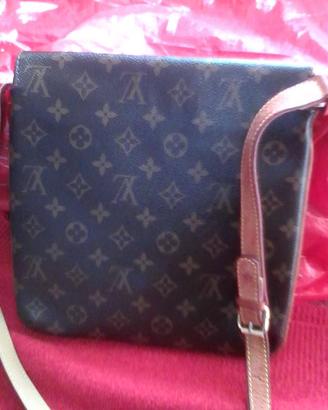 LV : Borsa-borsello, piatto, marcato LV