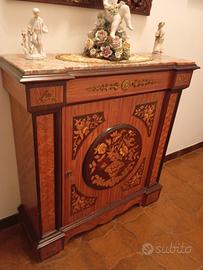 mobile con marmo intarsiato