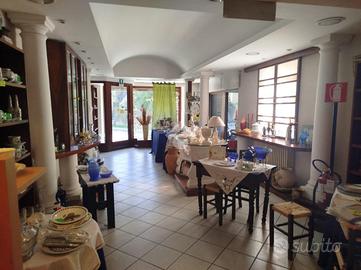 NEGOZIO A BUTTIGLIERA ALTA