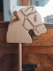 Cavallino legno giocattolo