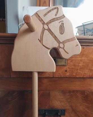Cavallino legno giocattolo