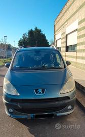 Peugeot 1007 1.4 HDi Happy – Diesel 