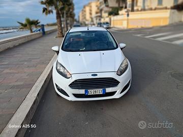 FORD FIESTA BIANCA