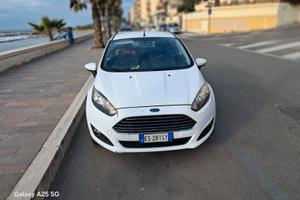 FORD FIESTA BIANCA