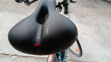 SELLA BIKE PER TURISMO IN GEL CON FORO