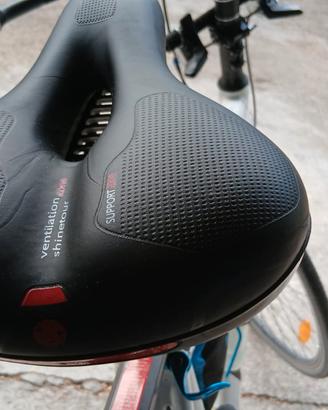SELLA BIKE PER TURISMO IN GEL CON FORO