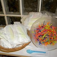 Cucchiaini e forchettine di plastica colorati