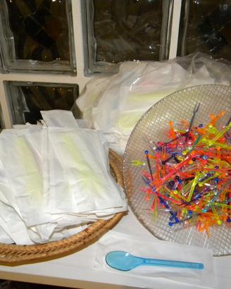 Cucchiaini e forchettine di plastica colorati