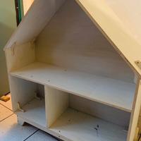 Casetta in legno porta giocattoli