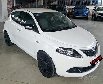 Lancia Ypsilon 1.0 firefly hybrid Silver s&s 70cv