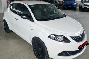 Lancia Ypsilon 1.0 firefly hybrid Silver s&s 70cv