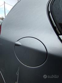 Sportello serbatoio carburante BMW 120D anno 2005 