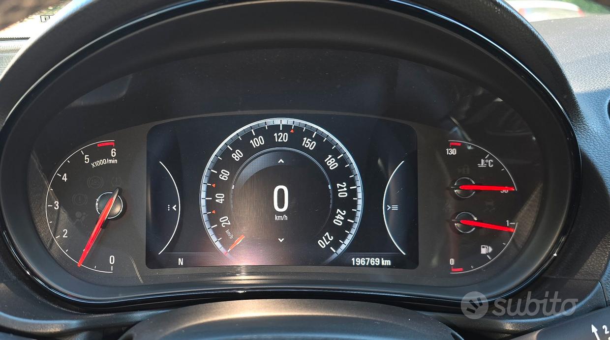 opel insignia  sports tourer sw 2000/130cv anno 20