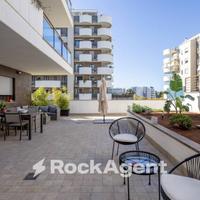 SOLUZIONE RISTRUTTURATA CON AMPIO TERRAZZO E BOX