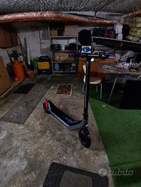 monopattino elettrico argento "pininfarina"