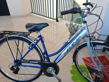 city bike da donna usata in acciaio 