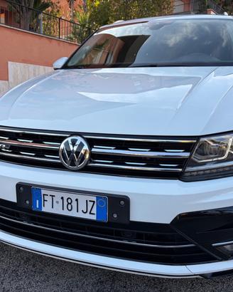 Volkswagen Tiguan 1.6 TDI R-Line strafull !!!