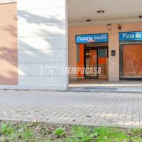 NEGOZIO TRE VETRINE, LIBERO SUBITO - A1