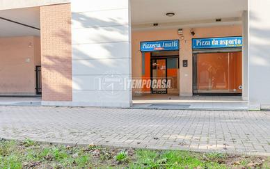 NEGOZIO TRE VETRINE, LIBERO SUBITO - A1