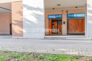 NEGOZIO TRE VETRINE, LIBERO SUBITO - A1