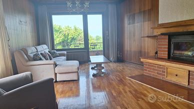 Villa singola con piscina e parco