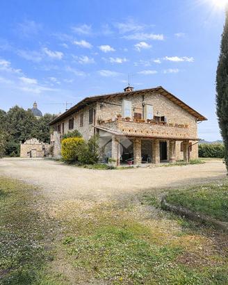 CASA SEMINDIPENDENTE A ASSISI