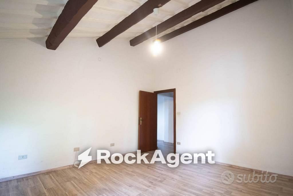 Rustico / Casale di 307 m² con più di 5 locali e b - Vista 5