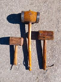 Tre antichi mazzuoli da falegname carpentiere