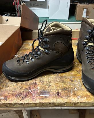 Scarpe trakking aku 44 nuove