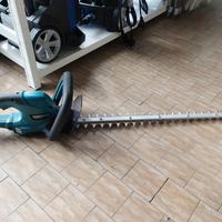 Tagliasiepi a Batteria Makita 