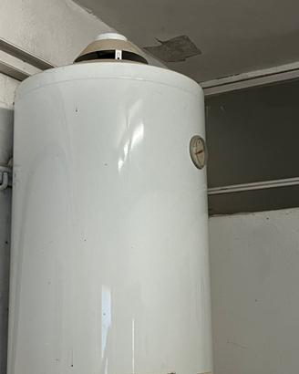 Scalda bagnio a gas con acumulo di aqua di 80 li