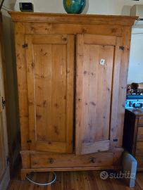 Coppia armadi in legno massello stile rustico