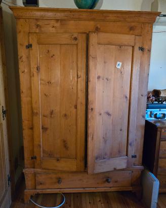 Coppia armadi in legno massello stile rustico