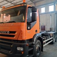 Iveco Stralis 310 dotato di impianto scarrabile