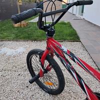 BMX ragazzo rossa
