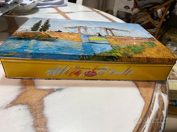 Scatola di latta da collezionare.