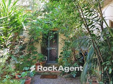 Rustico / Casale di 369 m² con più di 5 locali a C