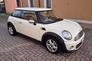 Mini Cooper 1.6 Benzina Adatta a Neopatentati