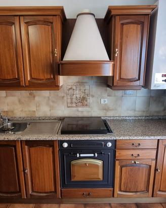 Cucina completa di elettrodomestici 