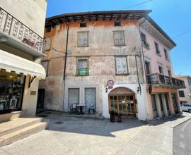 PALAZZO D'EPOCA CON GIARDINO IN CENTRO STORICO