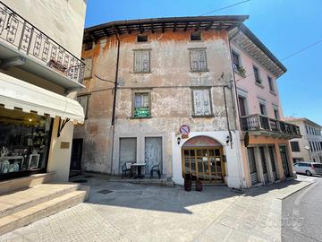 PALAZZO D'EPOCA CON GIARDINO IN CENTRO STORICO