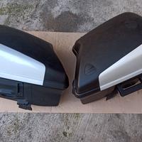Borse laterali e guanti Ducati